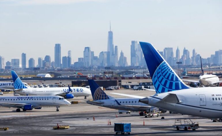 United Airlines says it will boot passengers who refuse to use headphones on planes